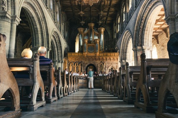 Comment les différentes religions ont-elles influencé l'art et l'architecture ?